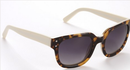 Gafas de sol con monturas en blanco y carey. De la colección Suneyes by Westwood.